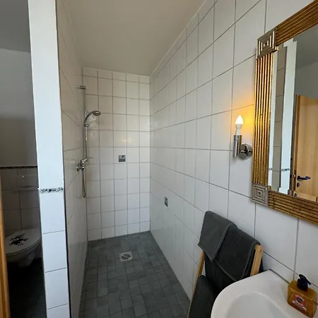 Moderne Wohnung Mit Garten Verl Exterior photo